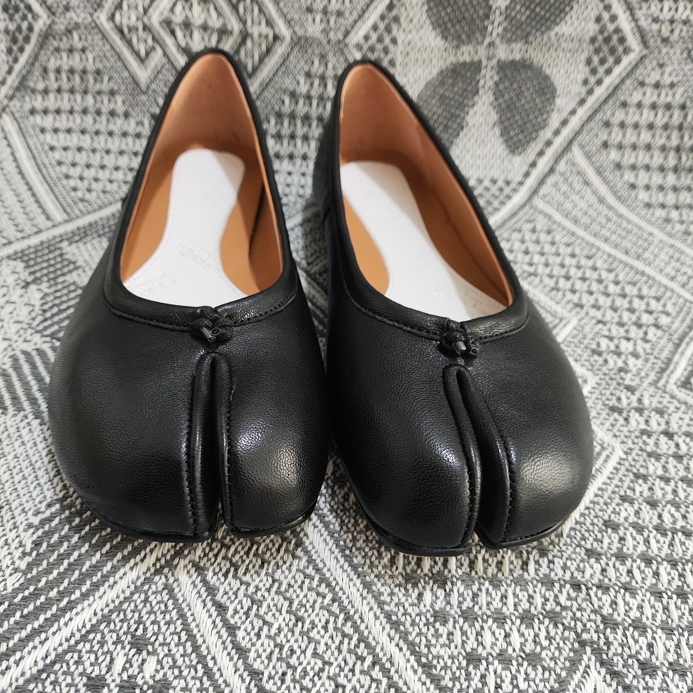 Black Split-Toe Ballet Flats - Picture 6 of 12